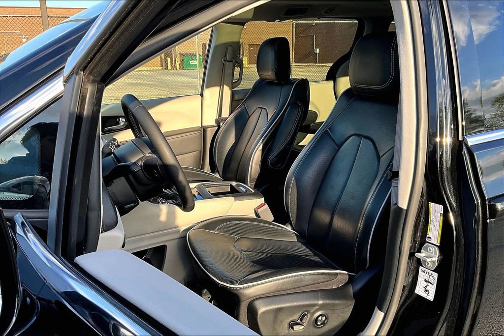 Used 2024 Chrysler Pacifica Limited image 24