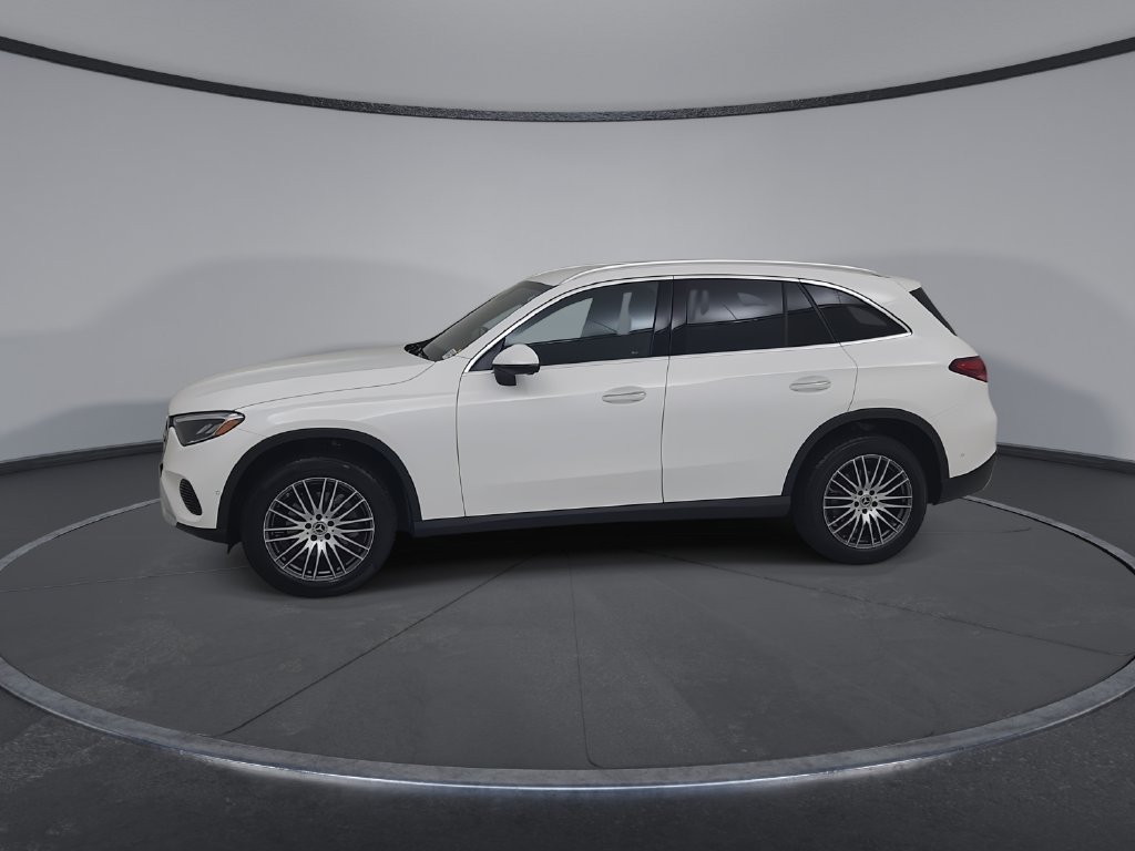 Used 2025 Mercedes-Benz GLC 300 4MATIC image 10