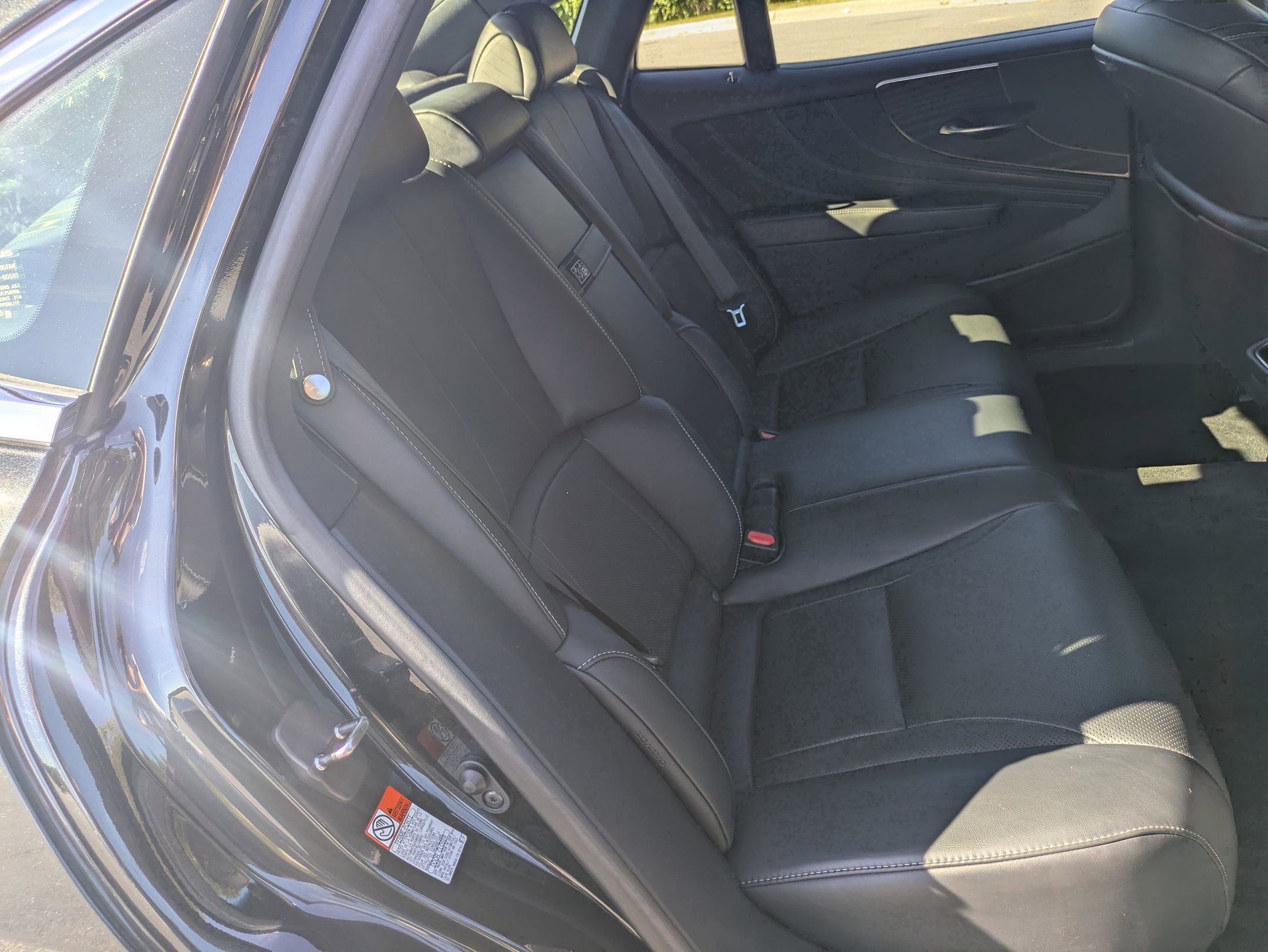 Used 2021 Lexus LS 500 w/ Accessory Package (Z2) image 28