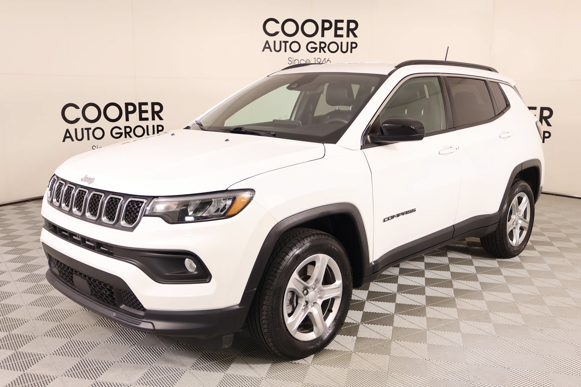 Used 2024 Jeep Compass Latitude w/ Convenience Group AWD/4WD image 9
