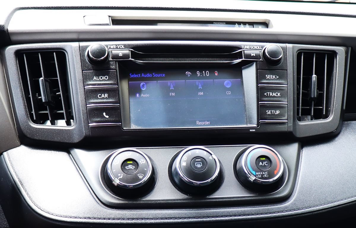 Used 2018 Toyota RAV4 LE w/ All Weather Liner Package FWD image 44