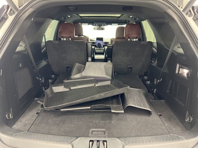 Used 2023 Ford Explorer Platinum w/ Technology Package AWD/4WD image 11