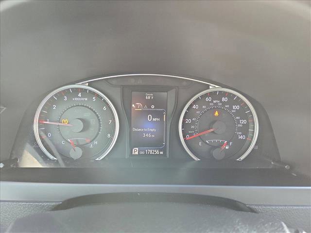 Used 2016 Toyota Camry SE w/ Moonroof Package image 9