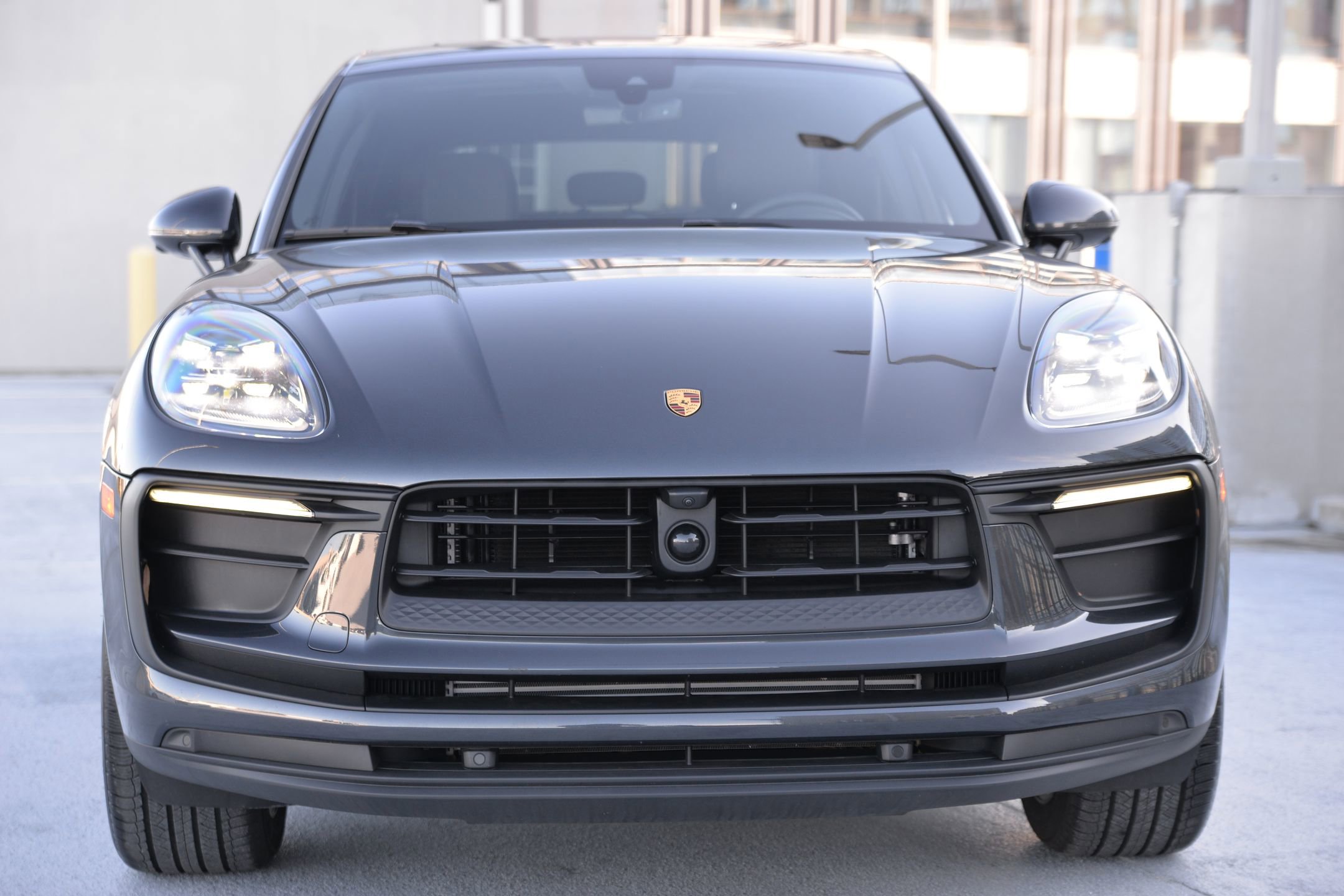 Certified 2025 Porsche Macan image 6