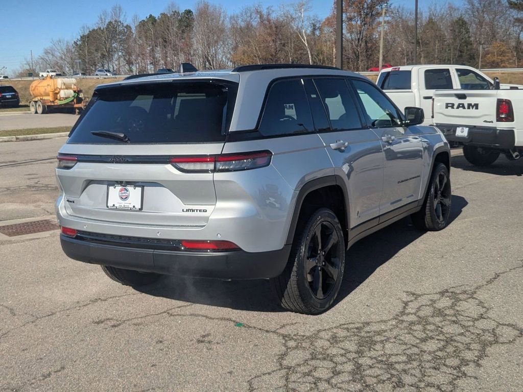 New 2025 Jeep Grand Cherokee Limited w/ Black Appearance Package image 5