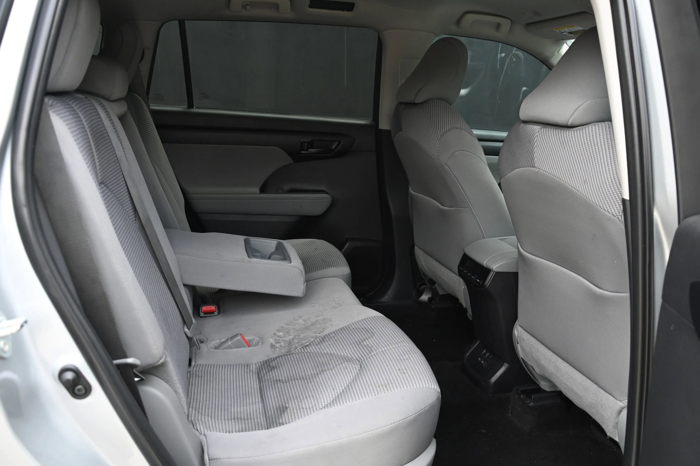 Used 2025 Toyota Highlander LE image 17