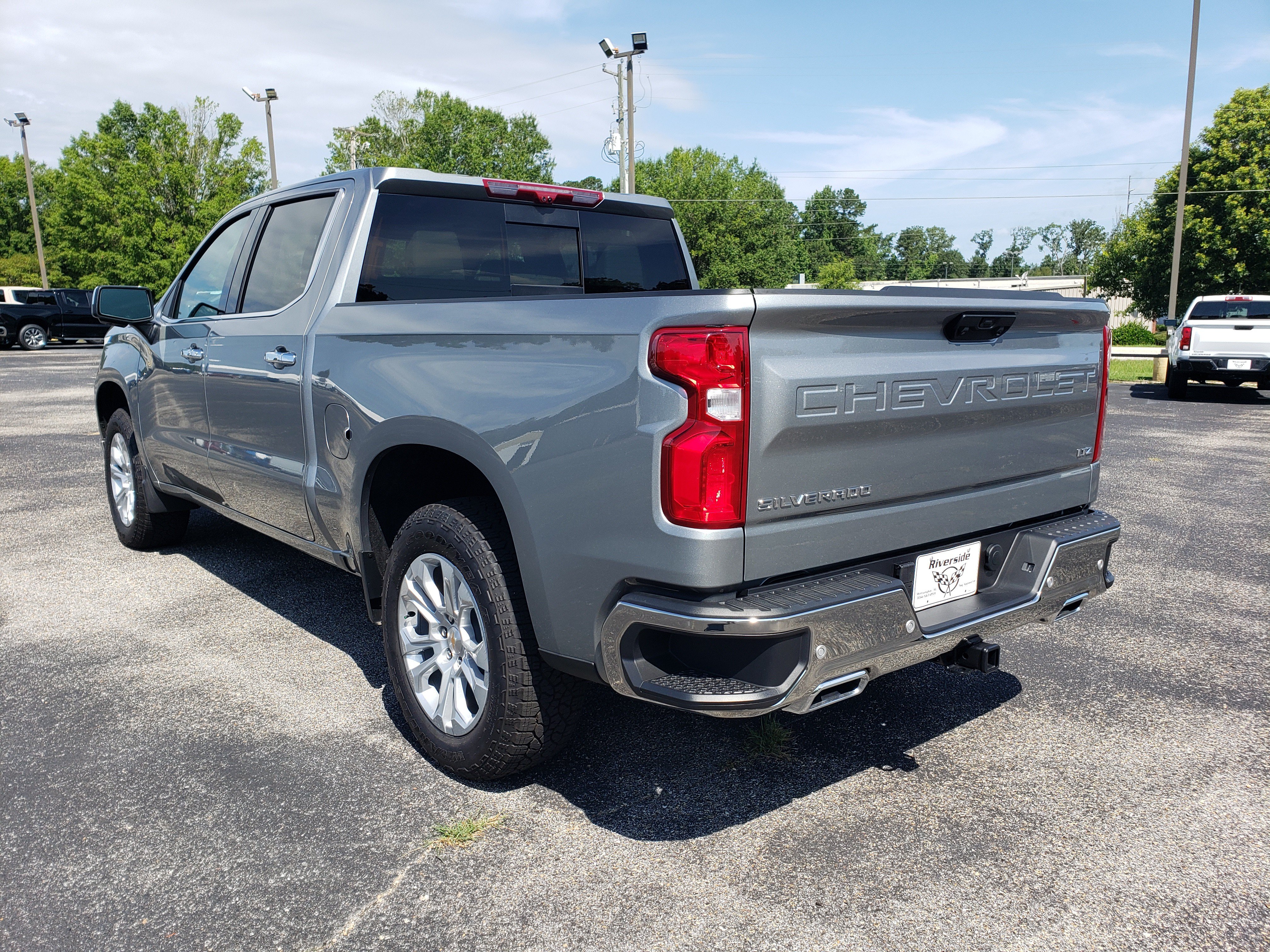 New 2026 Chevrolet Silverado 1500 LTZ w/ LTZ Premium Package AWD/4WD image 4