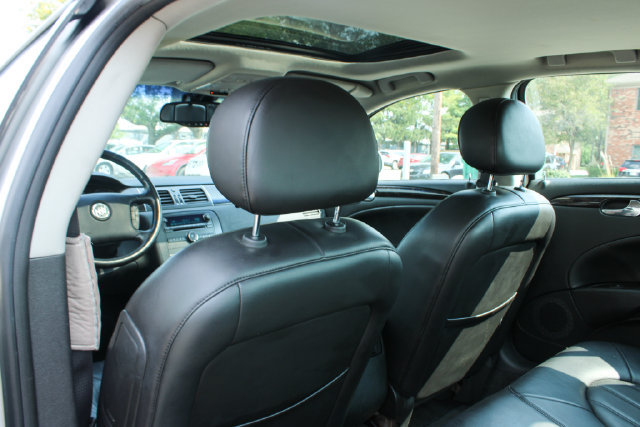 Used 2007 Buick Lucerne CXS w/ Driver Confidence Package FWD image 30