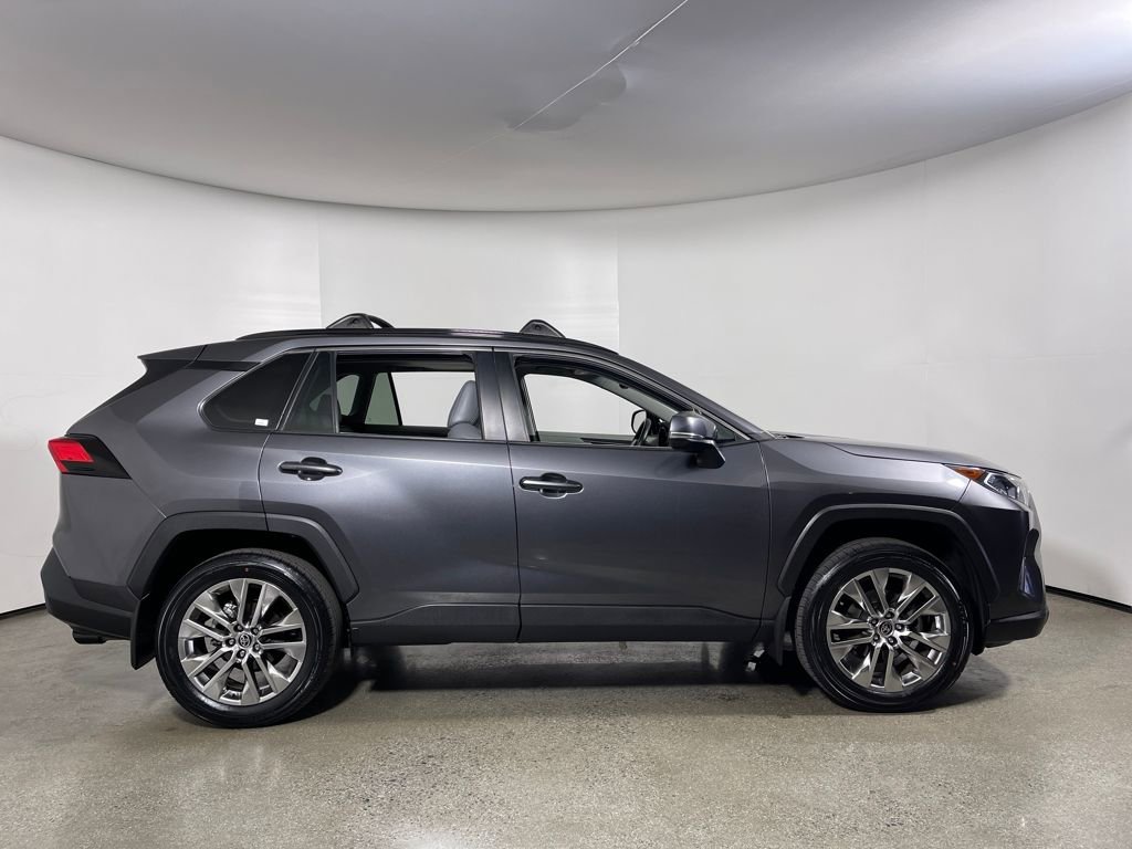 Used 2021 Toyota RAV4 XLE Premium image 2