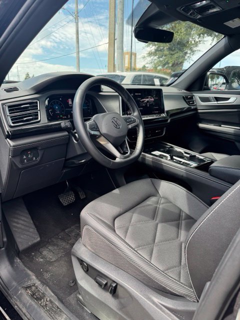 Used 2025 Volkswagen Atlas Cross Sport SE FWD image 14