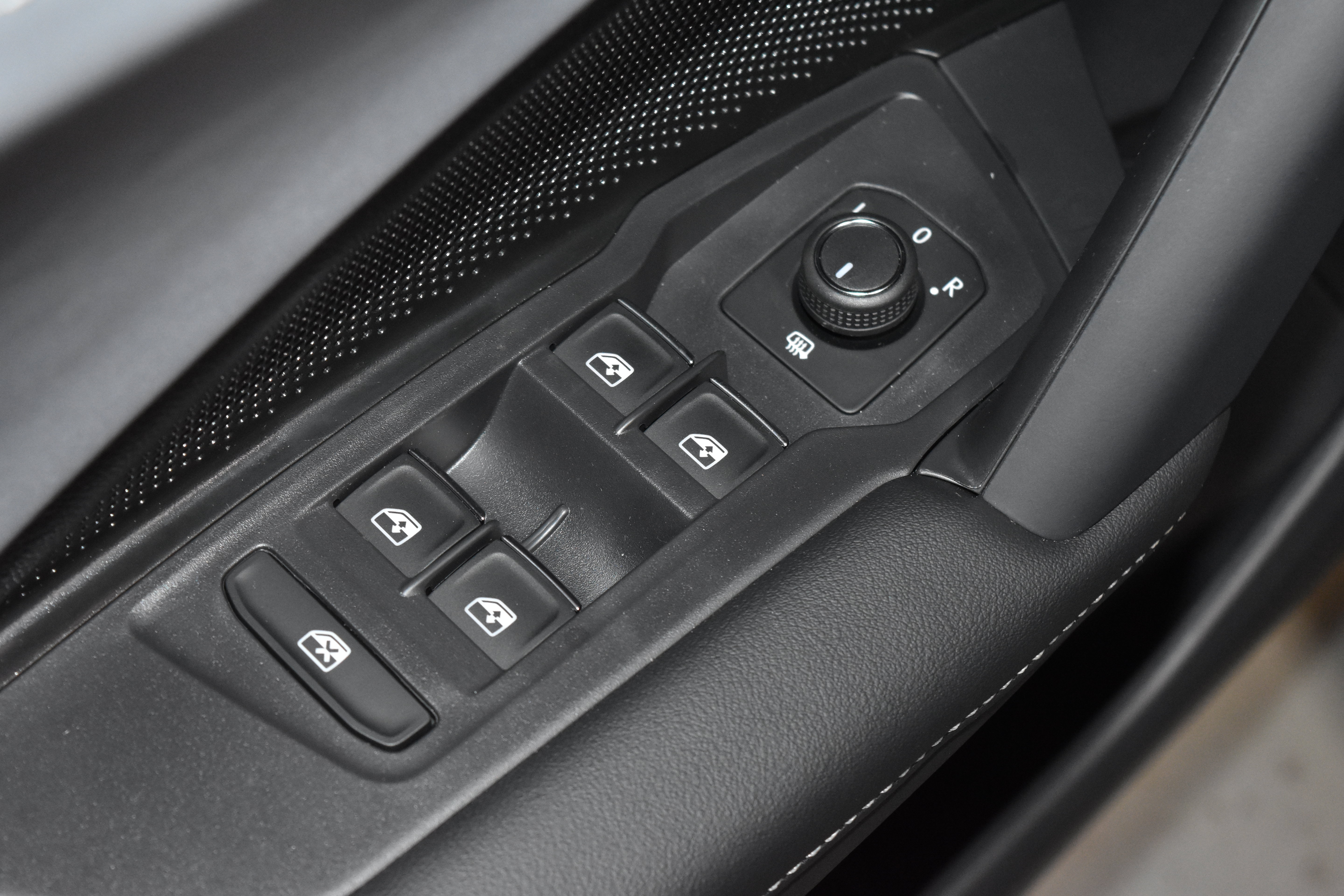New 2026 Volkswagen Tiguan SE AWD/4WD image 4