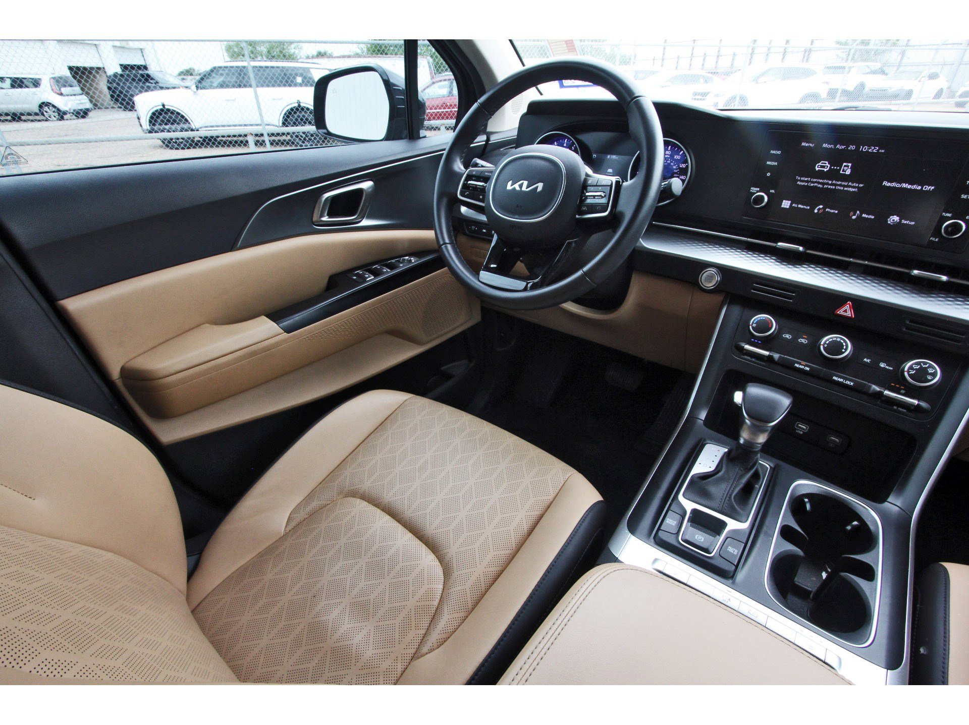 Used 2024 Kia Carnival LX FWD image 10