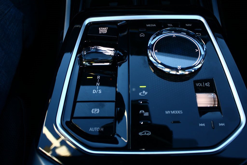 Used 2025 BMW 760i xDrive w/ Executive Package image 18