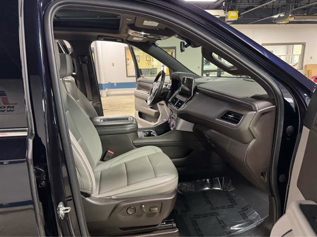 Used 2022 GMC Yukon XL SLT w/ SLT Premium Package AWD/4WD image 10