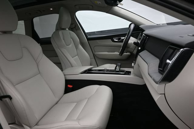Used 2023 Volvo XC60 B5 Plus w/ Climate Package AWD/4WD image 34