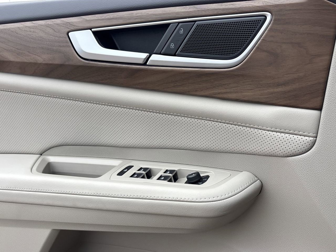 New 2026 Volkswagen Atlas SE image 17