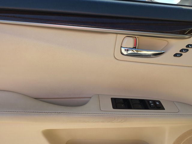 Used 2014 Lexus ES 350 w/ Luxury Package FWD image 11