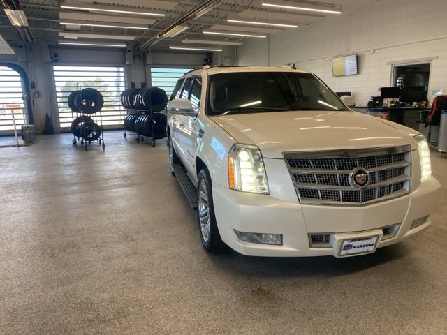 Used 2013 Cadillac Escalade ESV Platinum AWD/4WD image 3