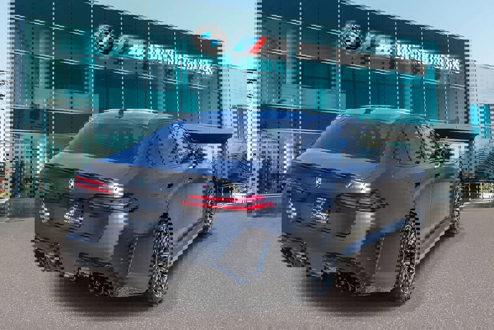 Used 2025 BMW M5 w/ Carbon Package image 4