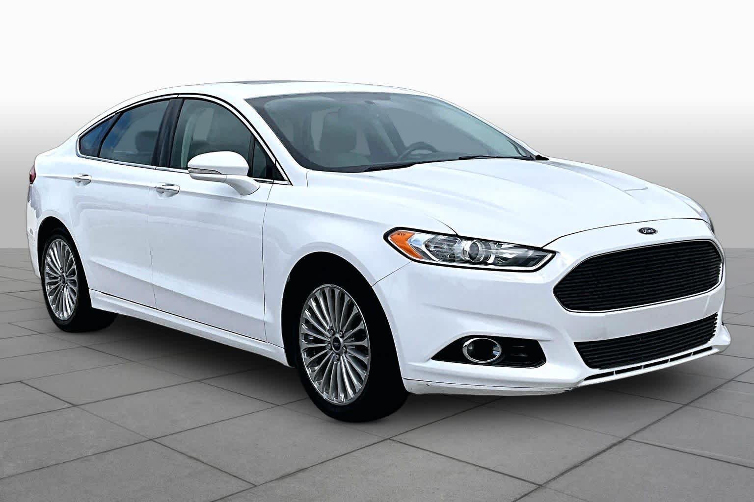 Used 2016 Ford Fusion Titanium FWD image 3