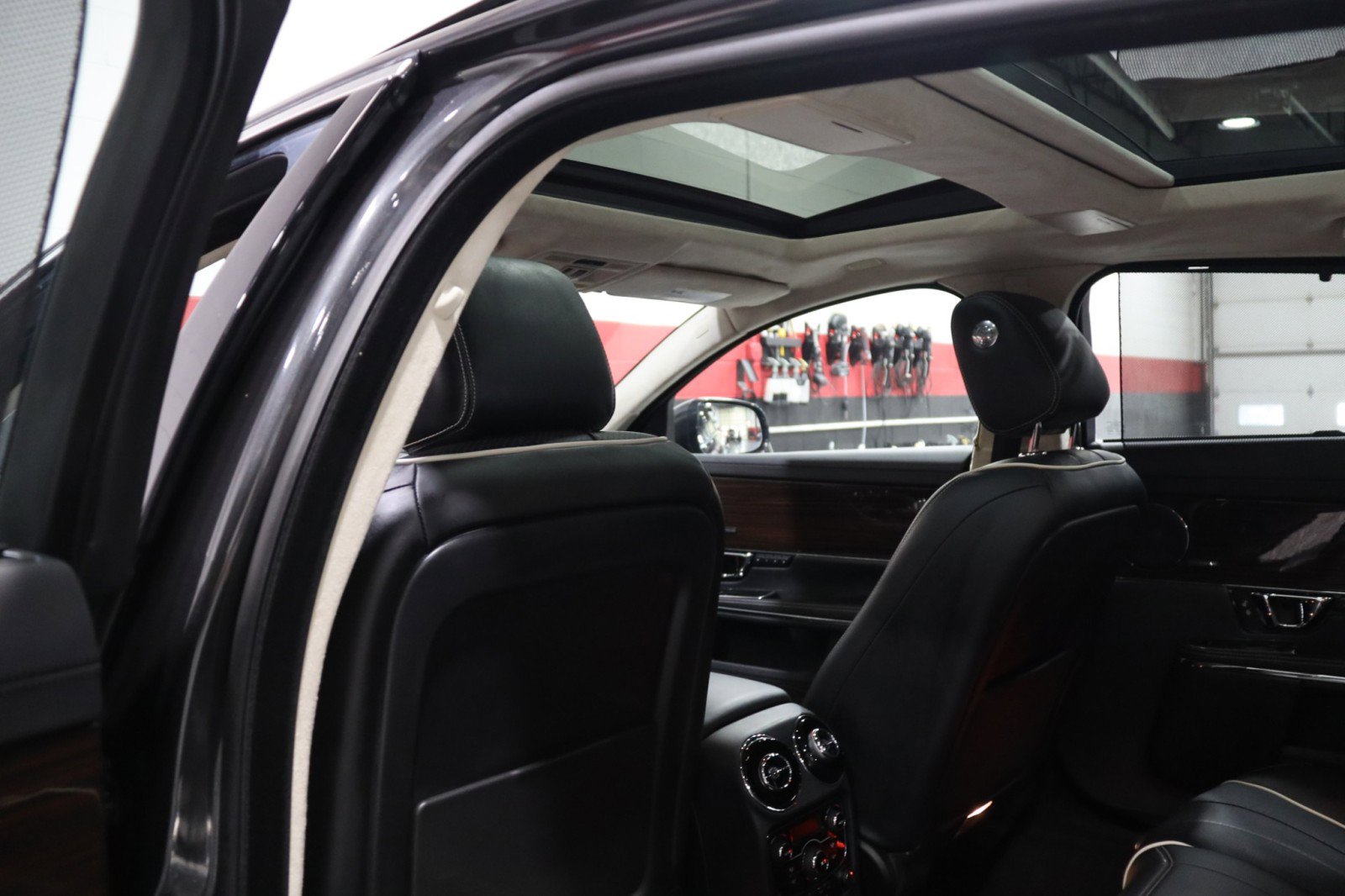 Used 2014 Jaguar XJ L Portfolio image 38