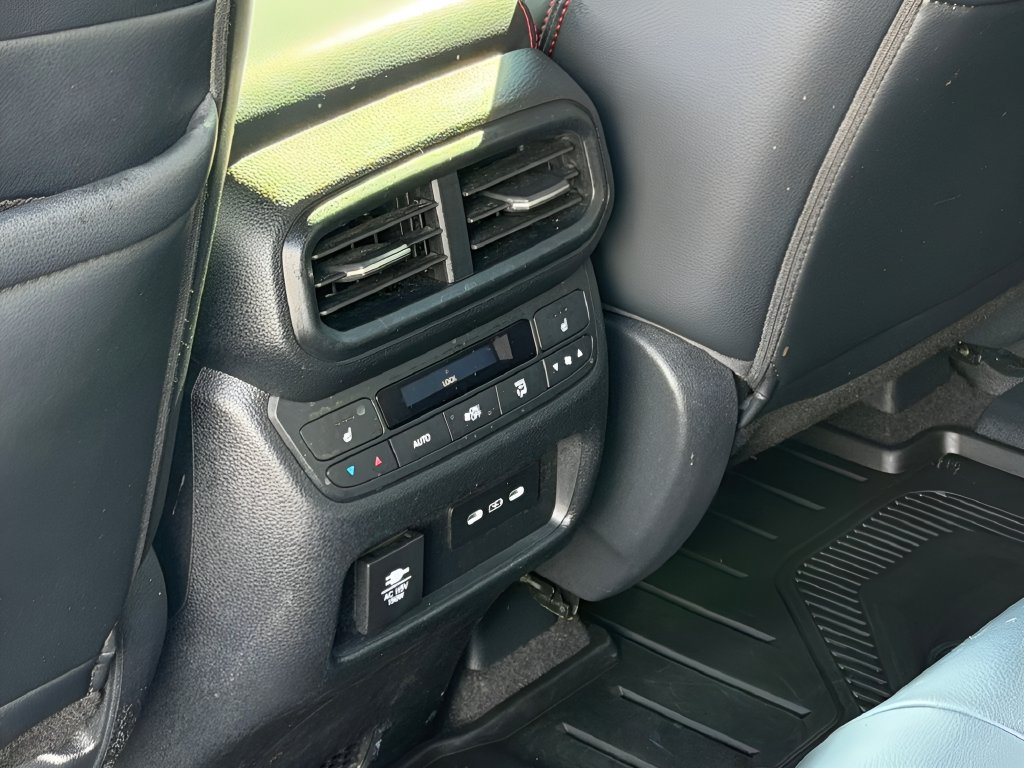 Used 2025 Honda Pilot Black Edition image 16