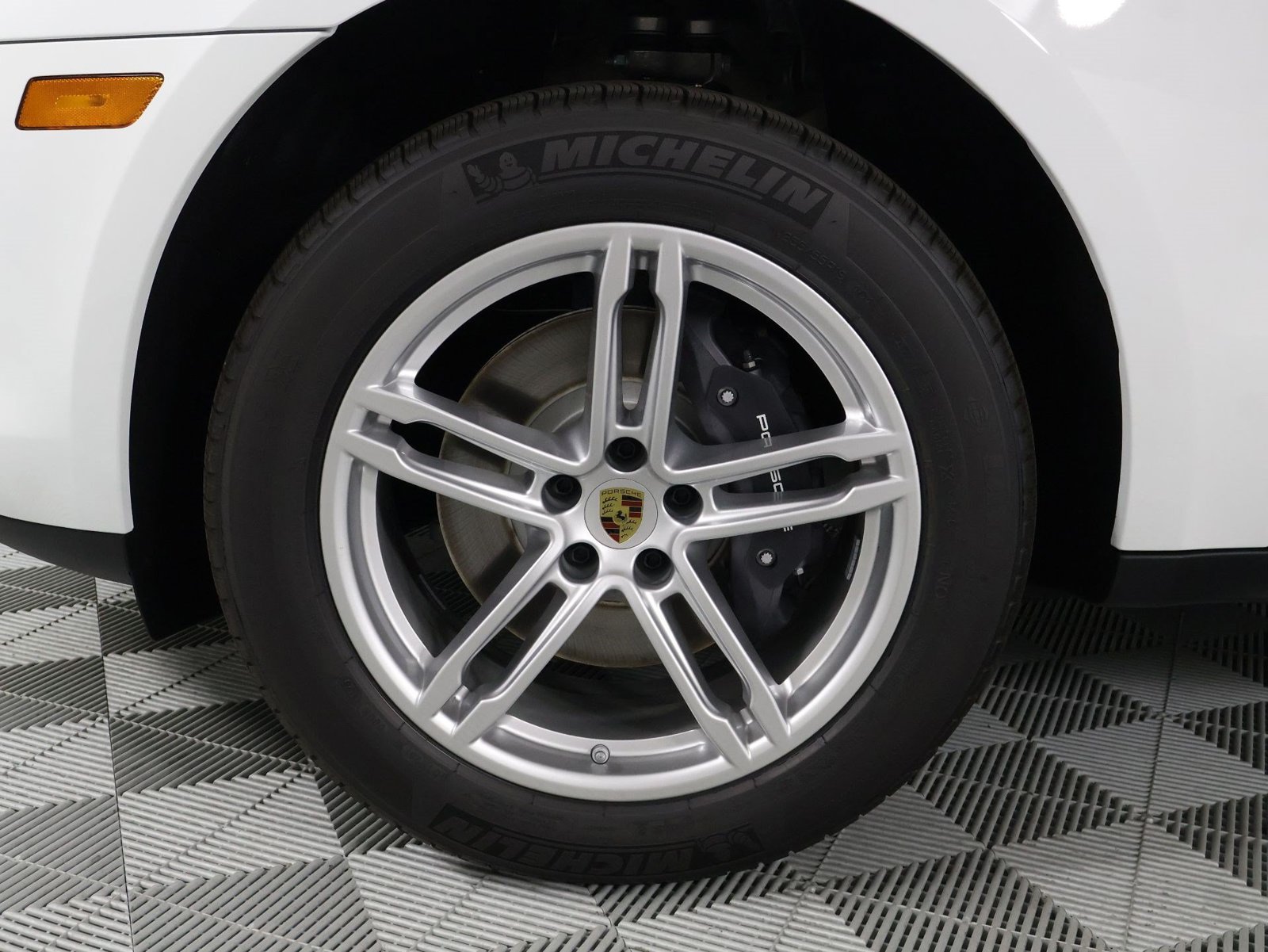 New 2026 Porsche Macan AWD/4WD image 17
