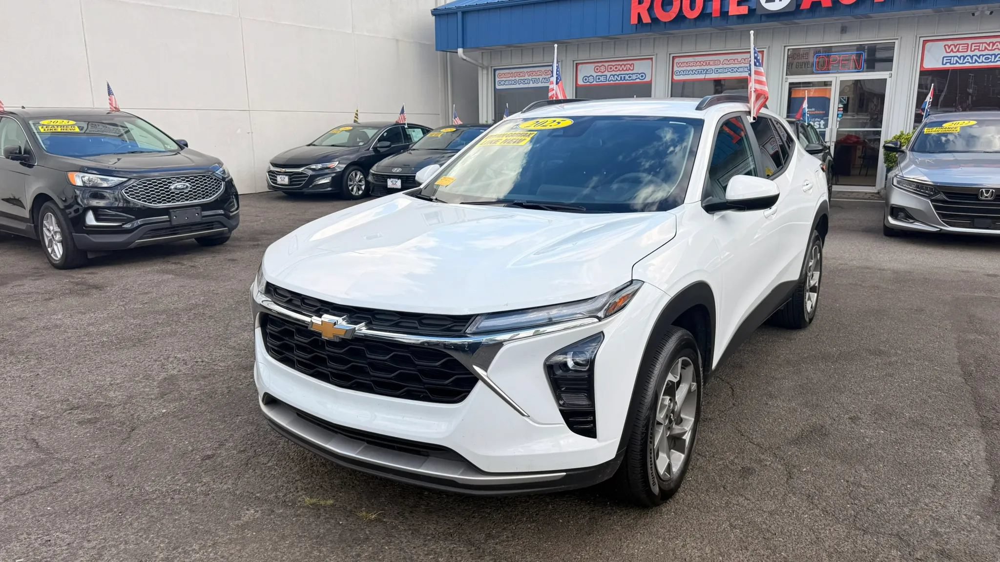 Used 2025 Chevrolet Trax LT FWD image 4