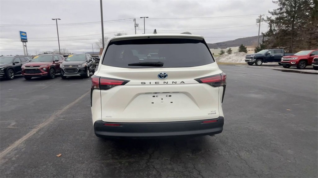 Used 2021 Toyota Sienna XLE image 7