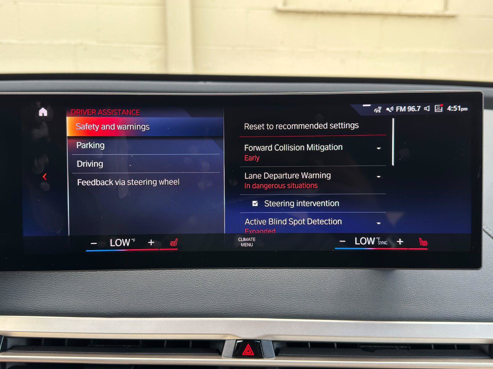 Used 2022 BMW iX xDrive50 w/ Sport Package AWD/4WD image 27