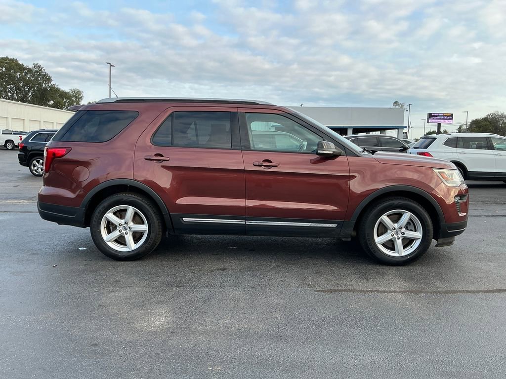Used 2018 Ford Explorer XLT w/ Equipment Group 202A image 8