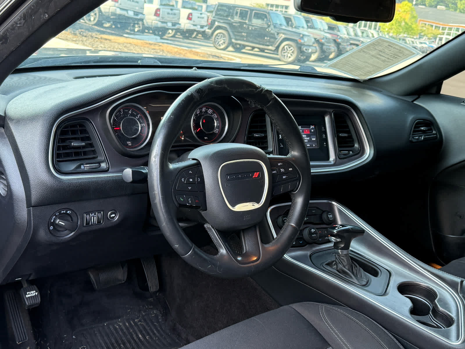 Used 2015 Dodge Challenger SXT RWD image 14