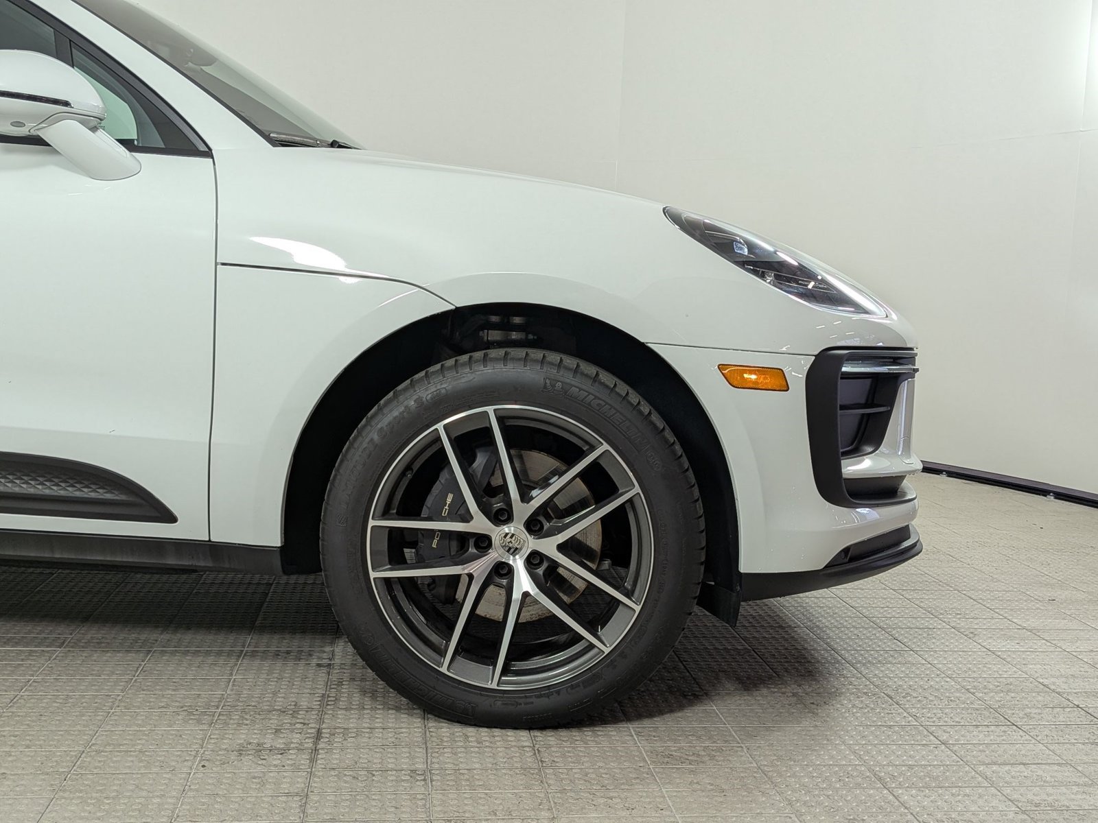 Certified 2025 Porsche Macan Turbo AWD/4WD image 11