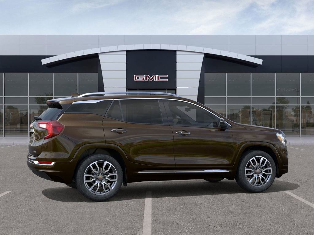 Used 2024 GMC Terrain Denali w/ Denali Premium Package image 5