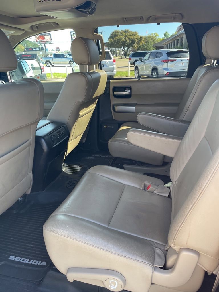 Used 2019 Toyota Sequoia Limited w/ Safety & Convenience Package image 15