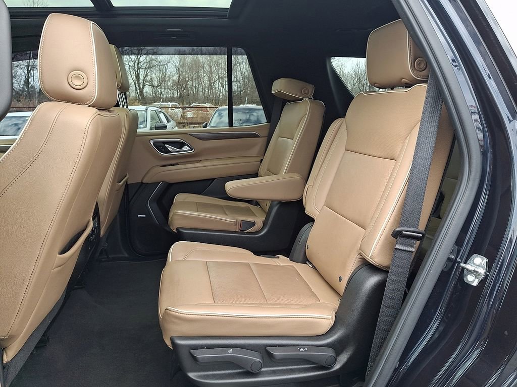 Used 2021 Chevrolet Tahoe Premier w/ Premium Package AWD/4WD image 12