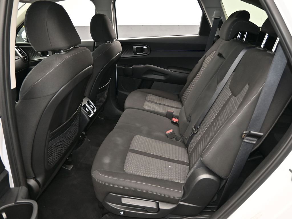 Used 2023 Kia Sorento LX image 29