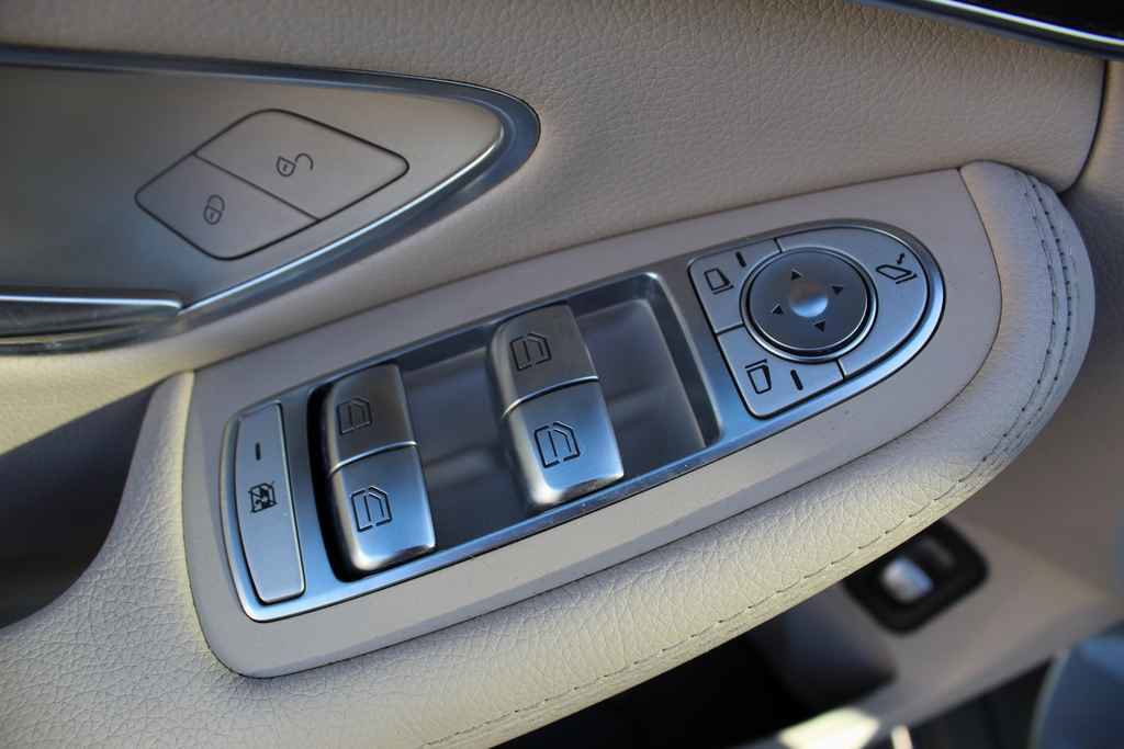 Used 2018 Mercedes-Benz C 300 Sedan image 12