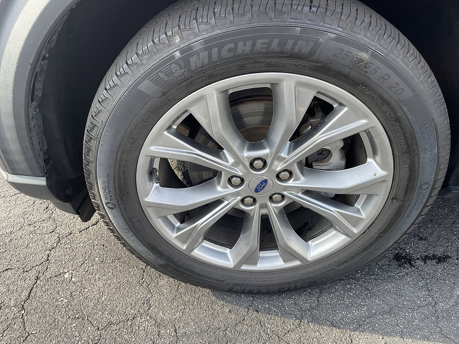 Used 2022 Ford Explorer XLT w/ Equipment Group 202A image 6