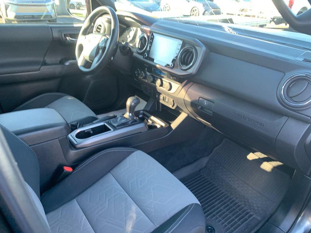 Used 2023 Toyota Tacoma TRD Off-Road AWD/4WD image 18