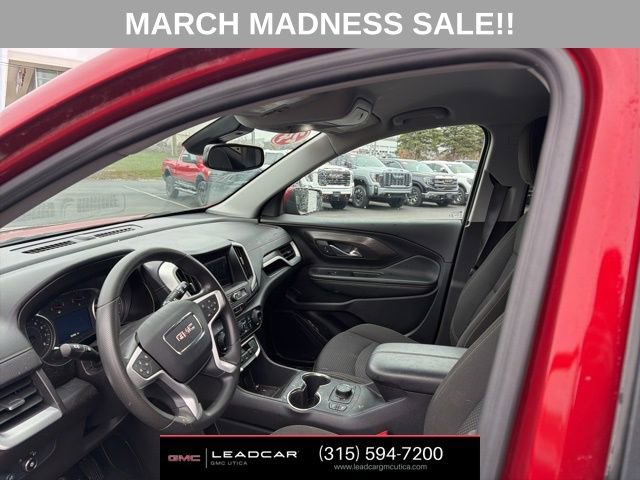 Used 2024 GMC Terrain SLE w/ Driver Convenience Package image 17