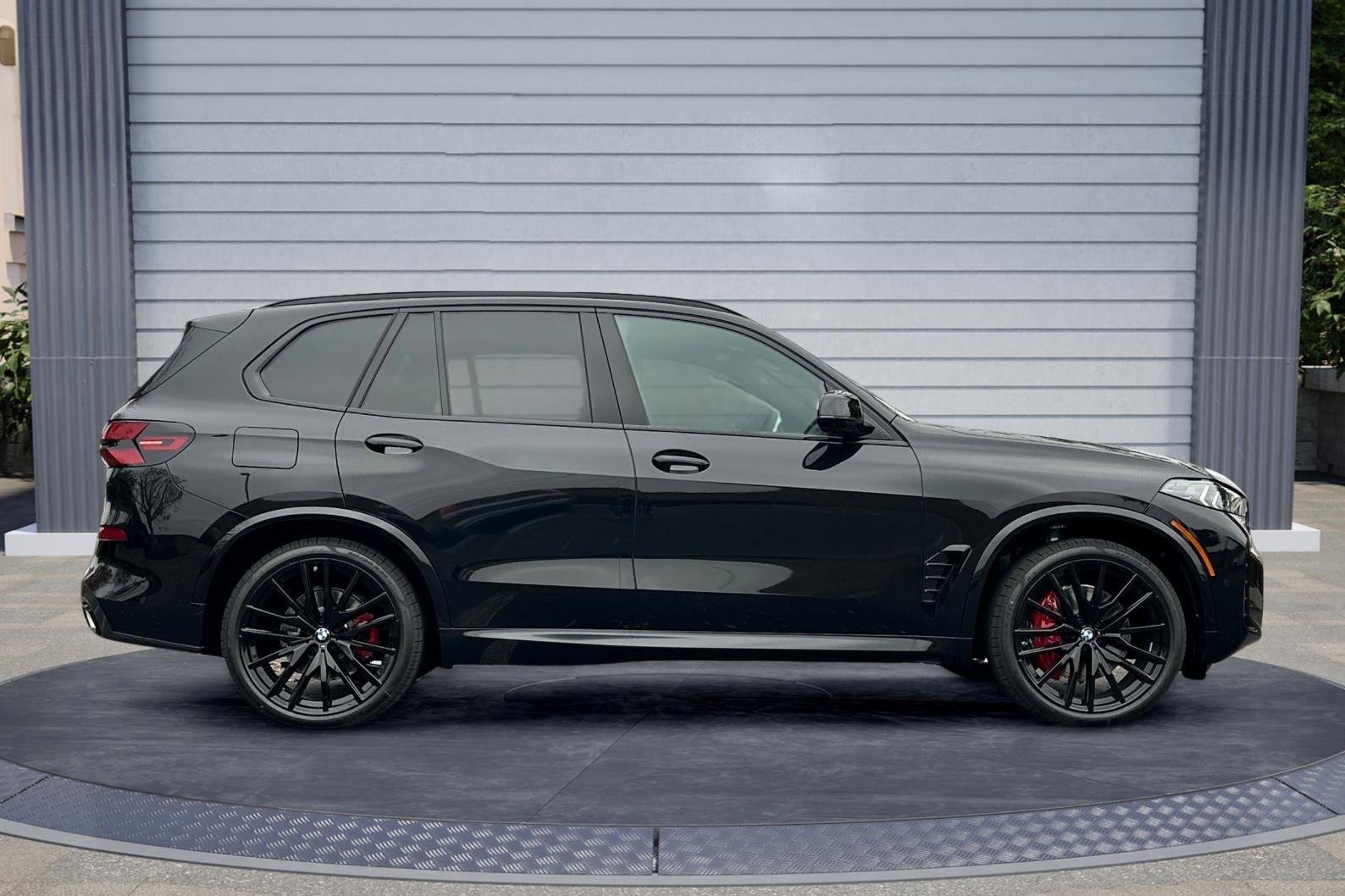 New 2026 BMW X5 xDrive40i w/ Executive Package image 3