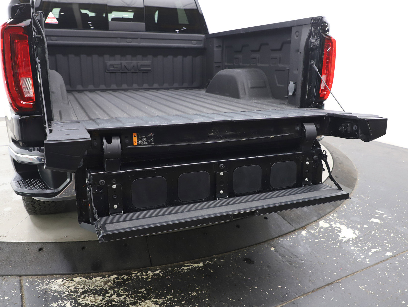 Used 2020 GMC Sierra 1500 SLT w/ SLT Premium Plus Package image 17