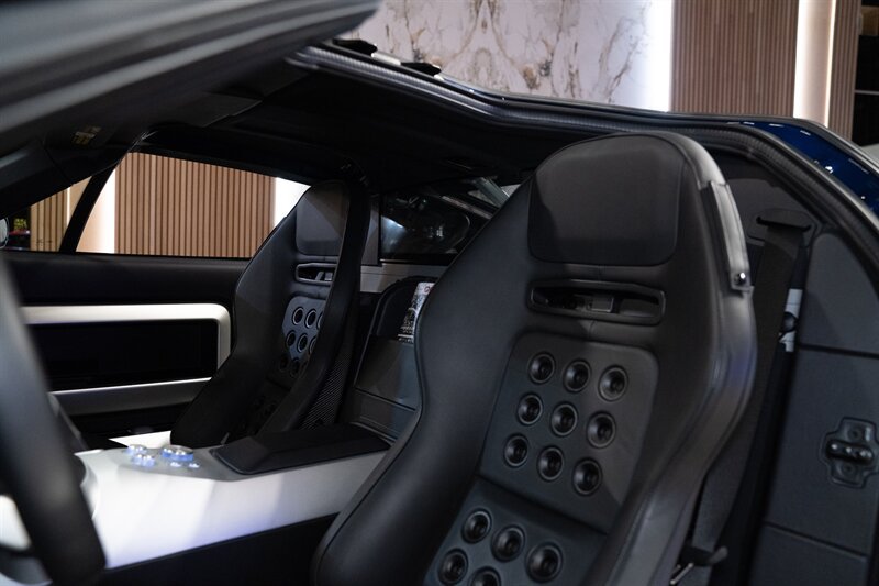 Used 2006 Ford GT RWD image 8