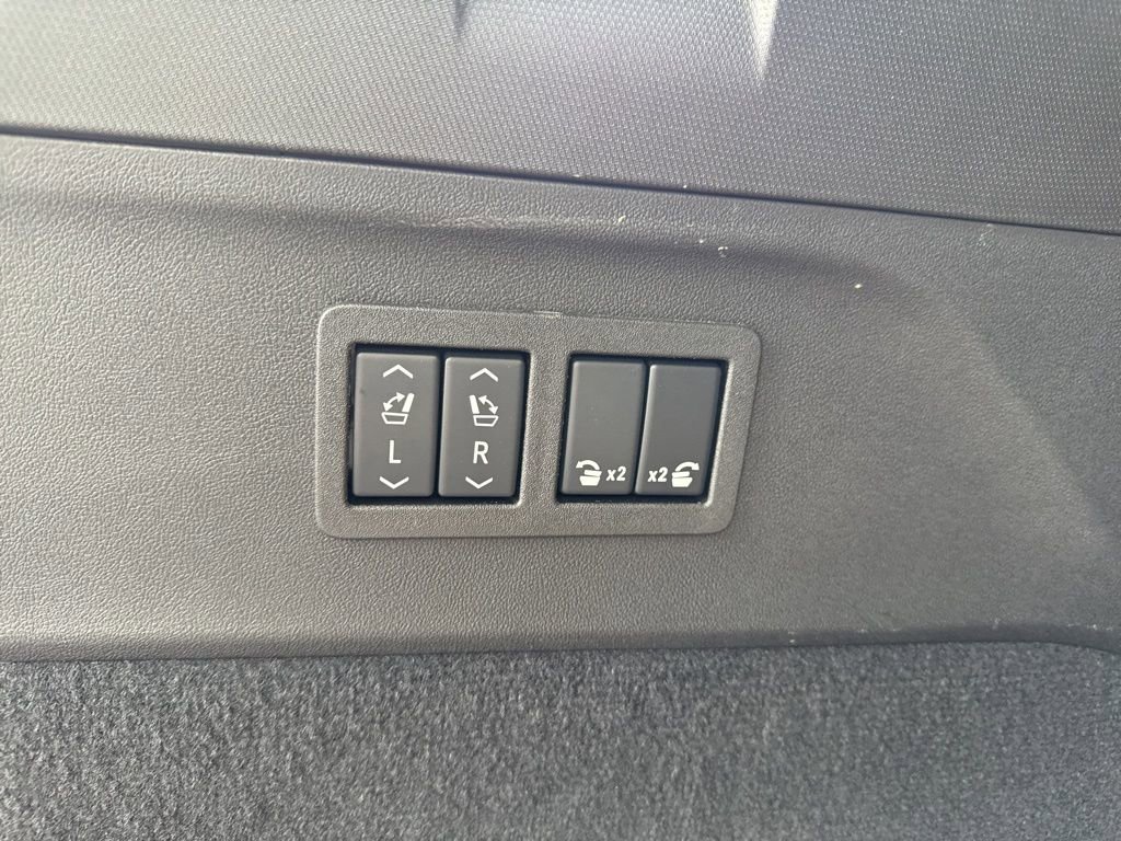Used 2025 Cadillac Escalade IQ Luxury 2 w/ LPO, Premium Carpet Package AWD/4WD image 33