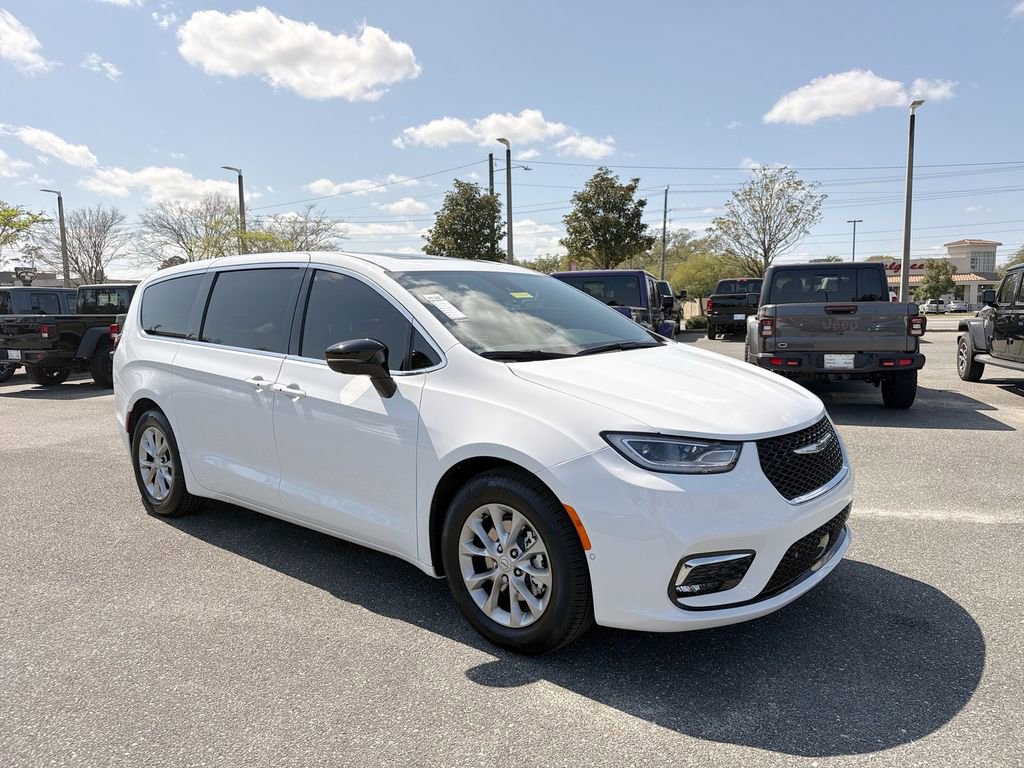 New 2026 Chrysler Pacifica Limited w/ Trailer Tow Group FWD image 1