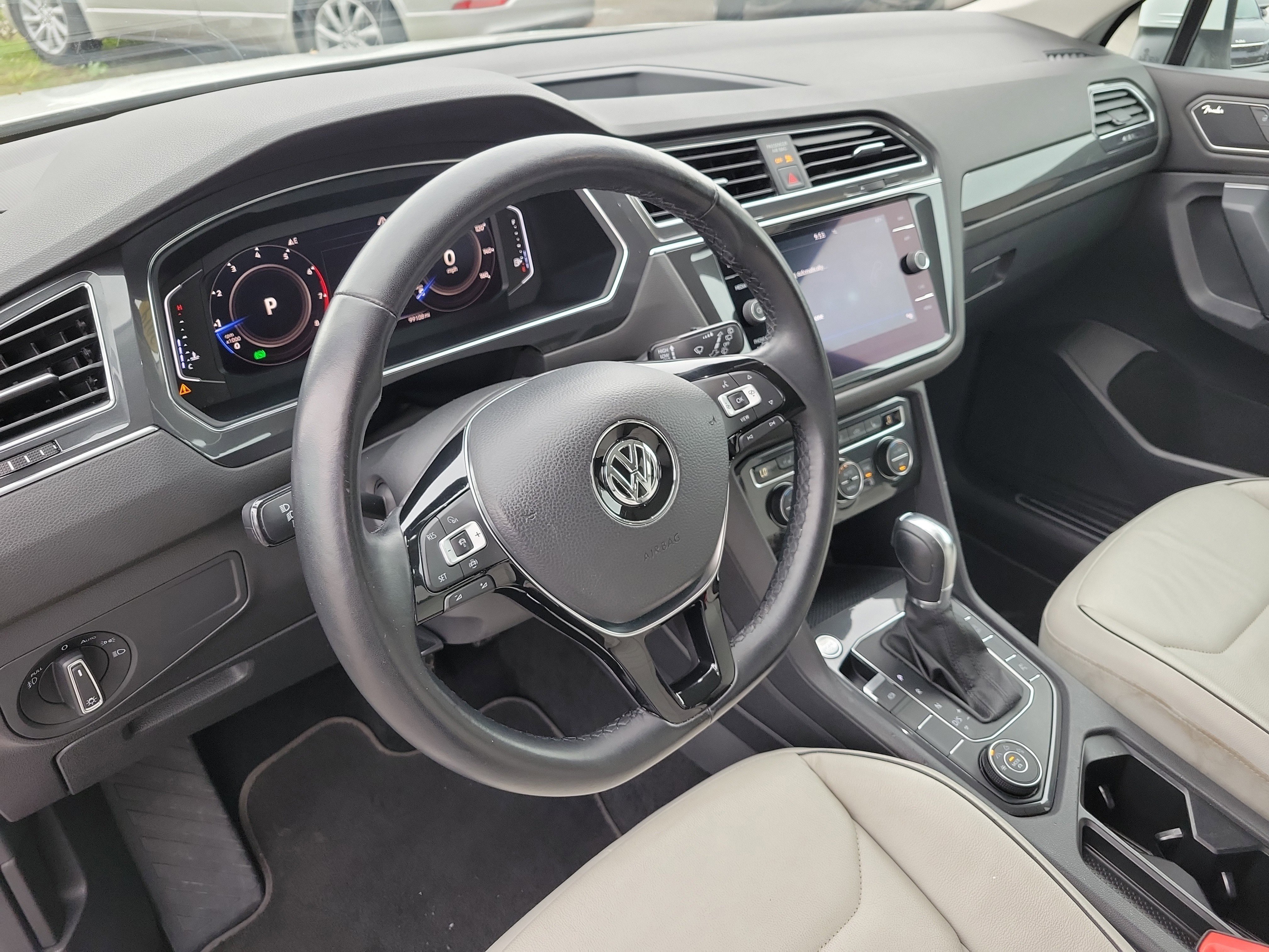 Used 2019 Volkswagen Tiguan SEL Premium image 24