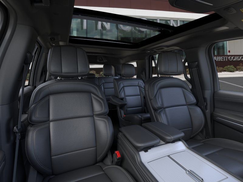 New 2025 Lincoln Navigator Reserve w/ Jet Appearance Package AWD/4WD image 10