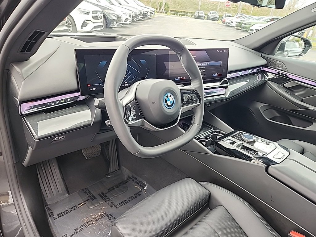Used 2025 BMW i5 eDrive40i image 26