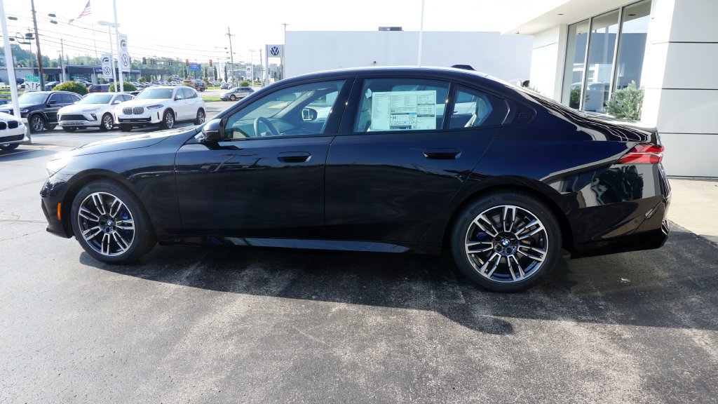 New 2027 BMW 530i xDrive w/ M Sport Package AWD/4WD image 9